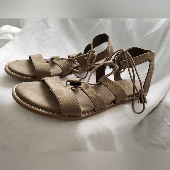 Old Navy Sandals Sz 10 - Picture 4 of 9